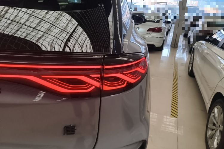 Used BYD Tang New Energy 2025 DM-i 115KM Prestige Model Right Rear Taillight