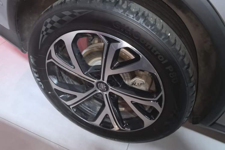 Used BYD Tang New Energy 2025 Intelligent Driving Version DM-i 115KM Flagship Edition Right Rear Wheel Hub