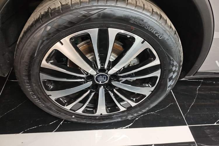 Used BYD Tang New Energy 2025 Model Smart Drive Version DM-i 175KM Prestige Version Right Rear Wheel Hub
