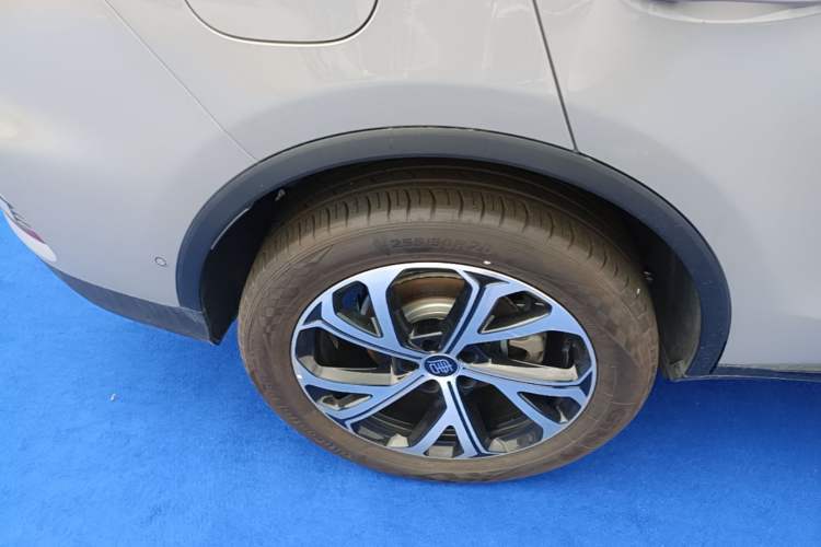 Used BYD Tang New Energy 2025 Intelligent Driving Version DM-i 115KM Flagship Edition Right Rear Wheel Hub