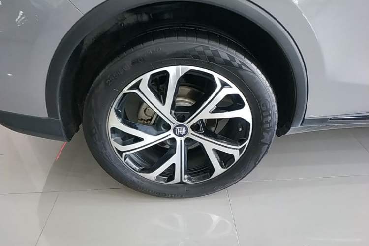 Used BYD Tang New Energy 2025 DM-i 115KM Cloud Ride Flagship Model Right Rear Wheel Hub