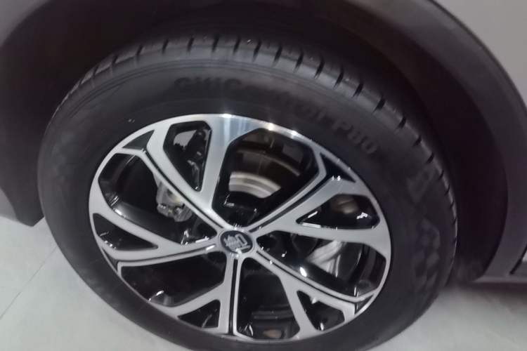 Used BYD Tang New Energy 2025 DM-i 115KM Prestige Model Right Rear Wheel Hub
