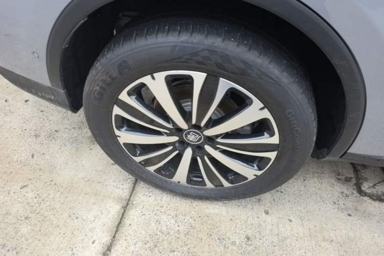 Used BYD Tang New Energy 2025 Model Smart Drive Version DM-i 175KM Prestige Version Right Rear Wheel Hub