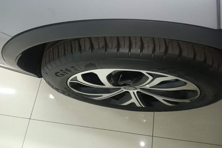 Used BYD Tang New Energy 2025 Intelligent Driving Version DM-i 115KM Flagship Edition Right Rear Wheel Hub