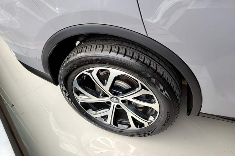 Used BYD Tang New Energy 2025 Intelligent Driving Version DM-i 115KM Flagship Edition Right Rear Wheel Hub