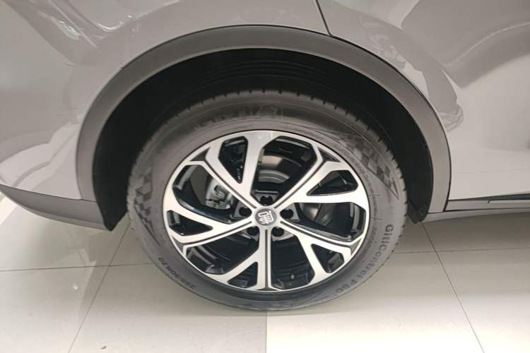 Used BYD Tang New Energy 2025 DM-i 115KM Prestige Model Right Rear Wheel Hub