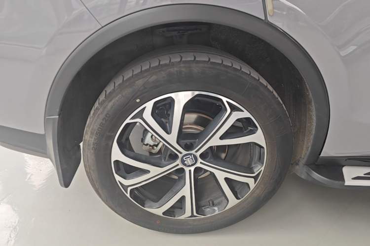 Used BYD Tang New Energy 2025 DM-i 115KM Prestige Model Right Rear Wheel Hub