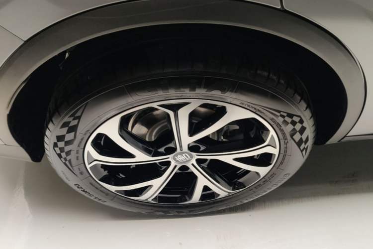 Used BYD Tang New Energy 2025 Intelligent Driving Version DM-i 115KM Prestige Edition Right Rear Wheel Hub
