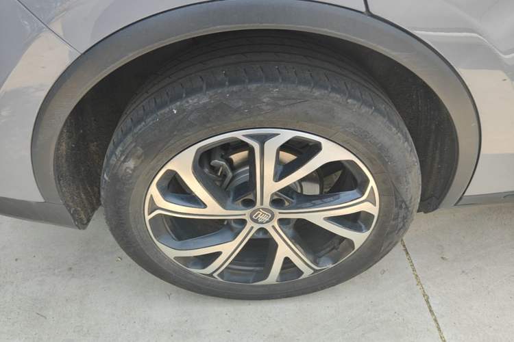Used BYD Tang New Energy 2025 DM-i 115KM Prestige Model Right Rear Wheel Hub
