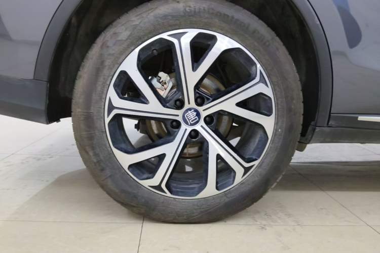Used BYD Tang New Energy 2025 DM-i 115KM Prestige Model Right Rear Wheel Hub