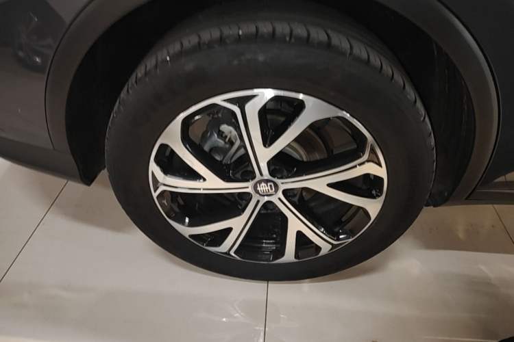 Used BYD Tang New Energy 2025 DM-i 115KM Prestige Model Right Rear Wheel Hub
