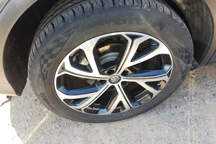 Used BYD Tang New Energy 2025 DM-i 115KM Prestige Model Right Rear Wheel Hub