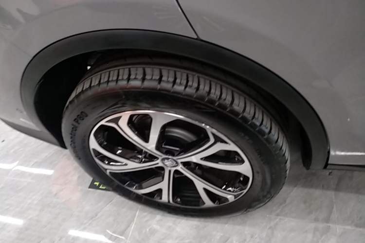 Used BYD Tang New Energy 2025 Intelligent Driving Version DM-i 115KM Flagship Edition Right Rear Wheel Hub