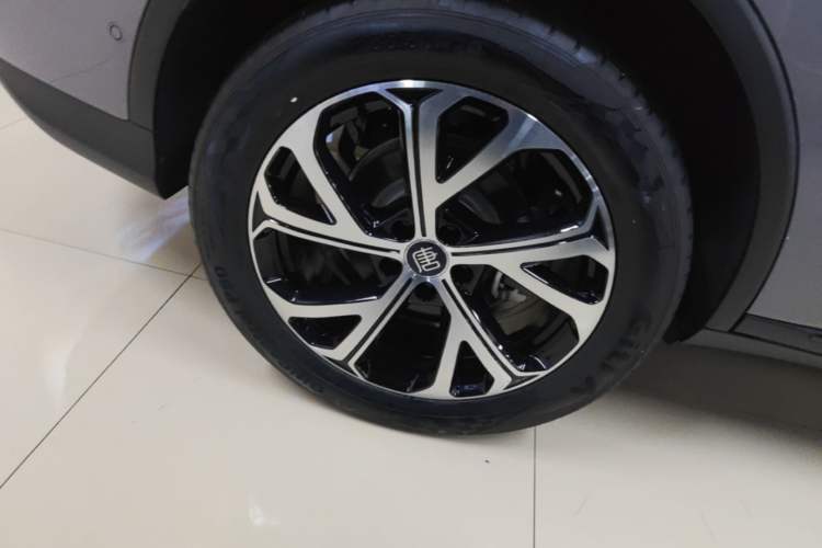 Used BYD Tang New Energy 2025 Intelligent Driving Version DM-i 115KM Flagship Edition Right Rear Wheel Hub