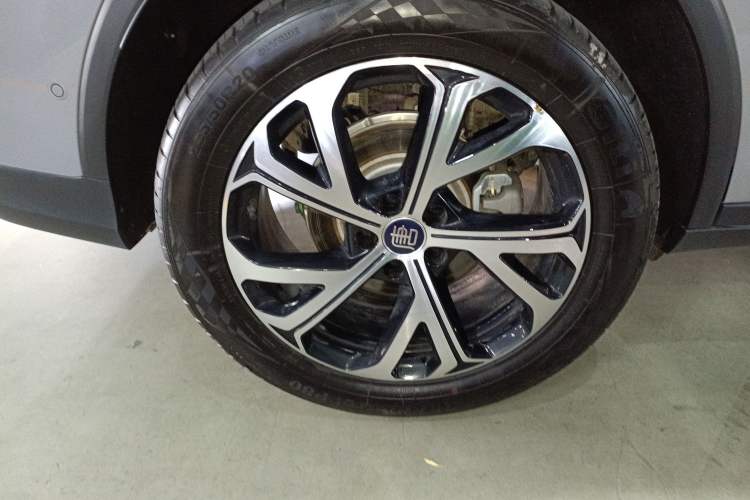 Used BYD Tang New Energy 2025 DM-i 115KM Flagship Model Right Rear Wheel Hub