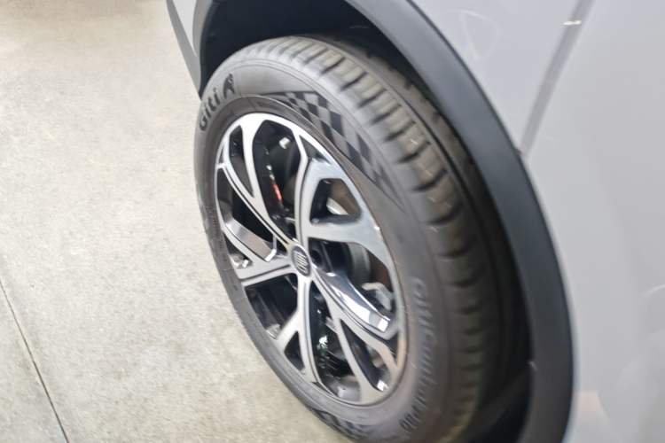 Used BYD Tang New Energy 2025 Intelligent Driving Version DM-i 115KM Flagship Edition Right Rear Wheel Hub