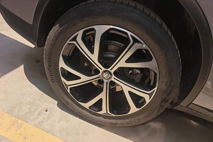 Used BYD Tang New Energy 2025 DM-i 115KM Flagship Model Right Rear Wheel Hub