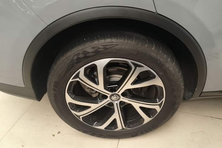 Used BYD Tang New Energy 2025 DM-i 115KM Prestige Model Right Rear Wheel Hub