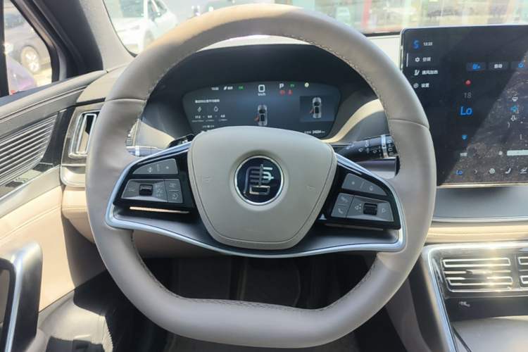 Used BYD Tang New Energy 2025 Intelligent Driving Version DM-i 115KM Prestige Edition Steering Wheel