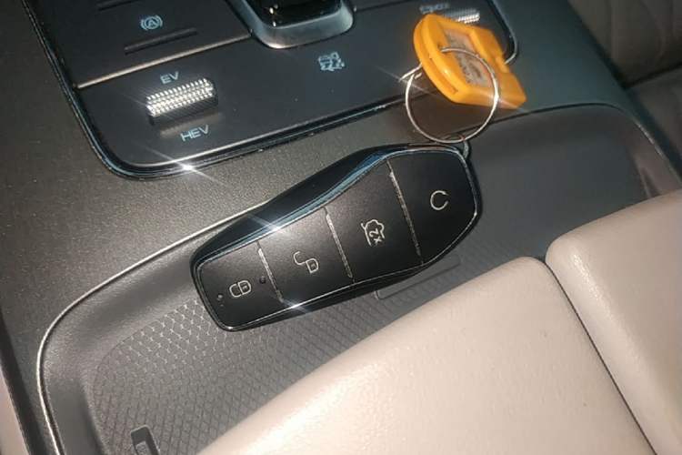 Used BYD Tang New Energy 2025 DM-i 115KM Cloud Ride Flagship Model Vehicle Key