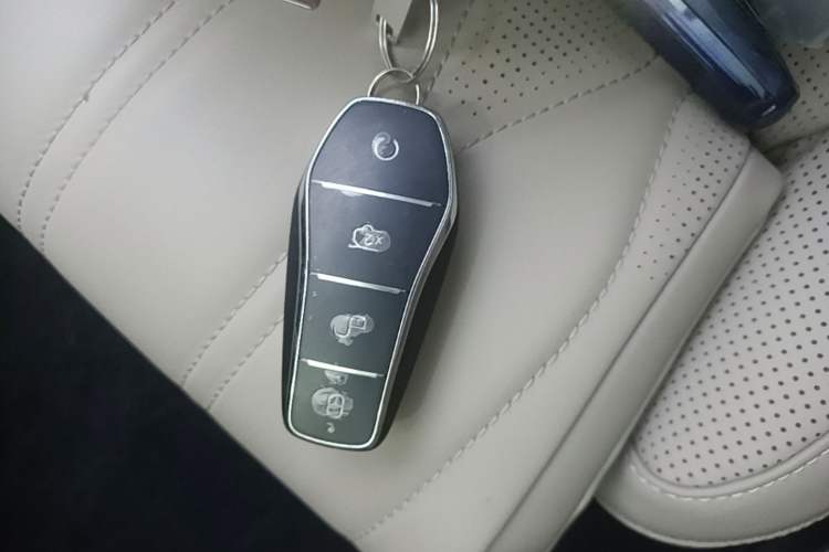 Used BYD Tang New Energy 2025 DM-i 115KM Cloud Ride Flagship Model Vehicle Key