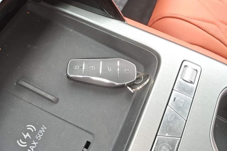 Used BYD Tang New Energy 2025 Model Smart Drive Version DM-i 175KM Prestige Version Vehicle Key