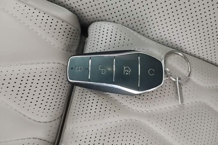 Used BYD Tang New Energy 2025 DM-i 115KM Cloud Ride Flagship Model Vehicle Key
