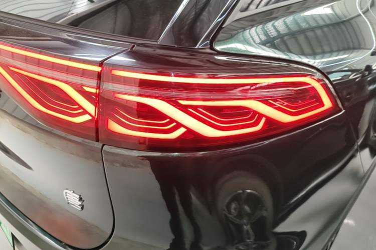 Used BYD Tang New Energy 2025 DM-i 115KM Prestige Model Right Rear Taillight