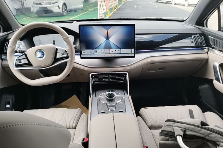 Used BYD Tang New Energy 2025 DM-i 115KM Flagship Model Center Console