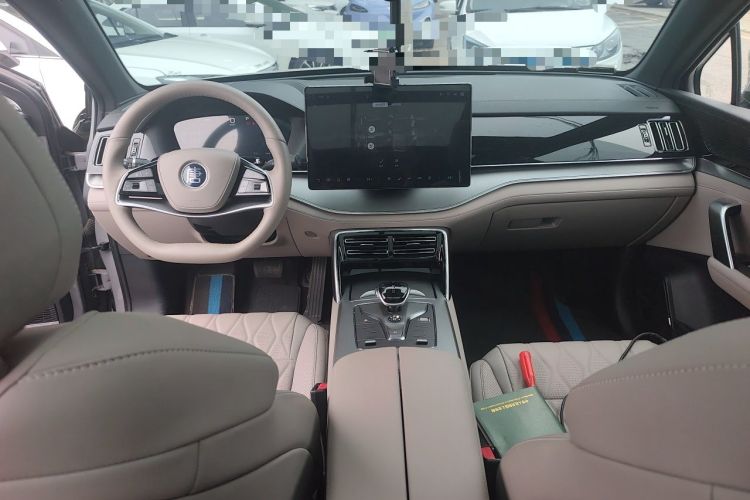 Used BYD Tang New Energy 2025 Intelligent Driving Version DM-i 115KM Prestige Edition Center Console