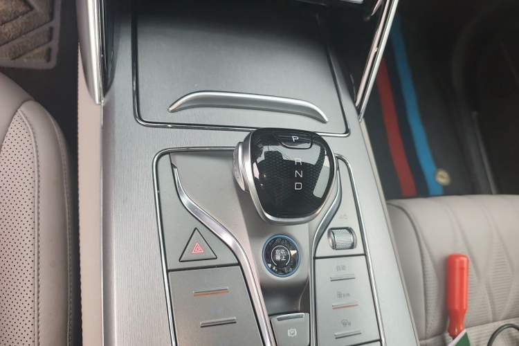 Used BYD Tang New Energy 2025 Intelligent Driving Version DM-i 115KM Prestige Edition Gear Lever