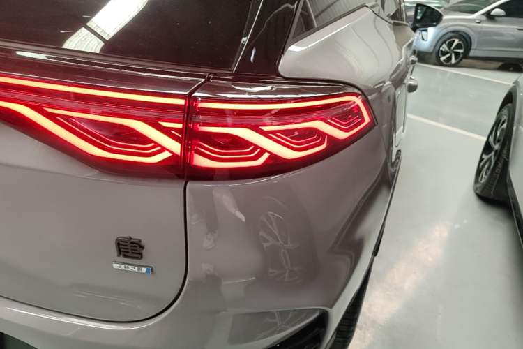Used BYD Tang New Energy 2025 Intelligent Driving Version DM-i 115KM Flagship Edition Right Rear Taillight