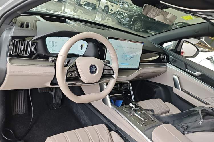 Used BYD Tang New Energy 2025 Intelligent Driving Version DM-i 115KM Flagship Edition Center Console