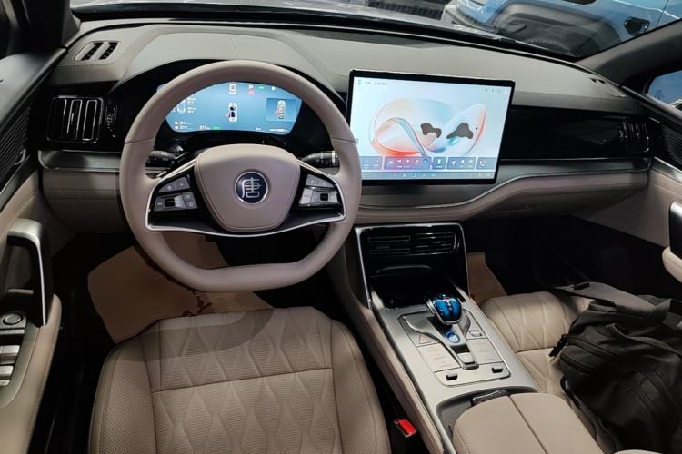 Used BYD Tang New Energy 2025 Intelligent Driving Version DM-i 115KM Prestige Edition Center Console