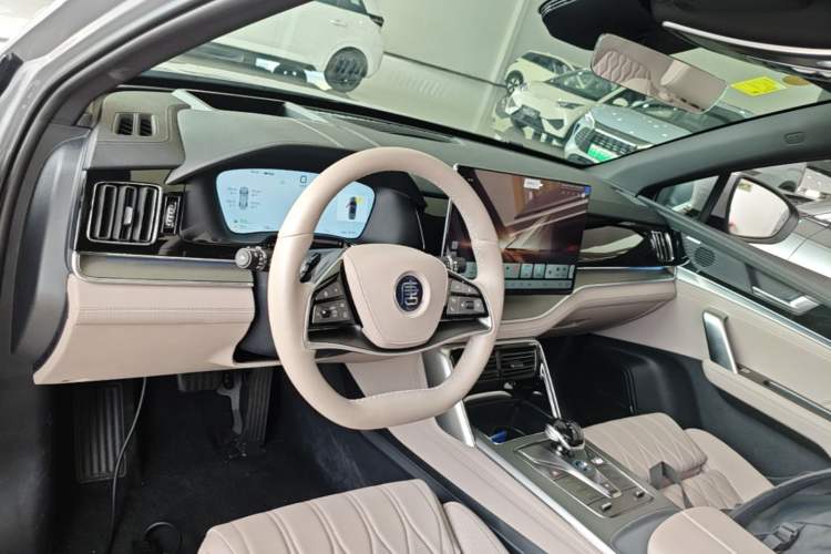 Used BYD Tang New Energy 2025 Intelligent Driving Version DM-i 115KM Flagship Edition Center Console