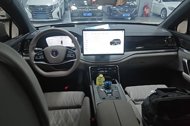 Used BYD Tang New Energy 2025 Intelligent Driving Version DM-i 115KM Prestige Edition Center Console