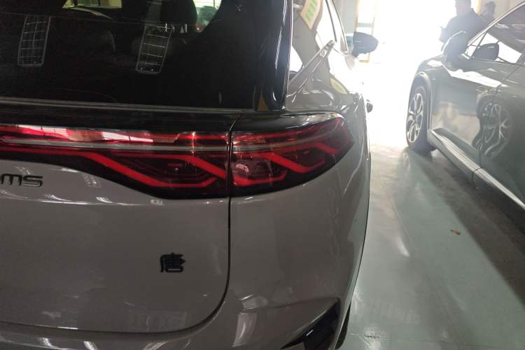 Used BYD Tang New Energy 2025 DM-i 115KM Prestige Model Exterior 3