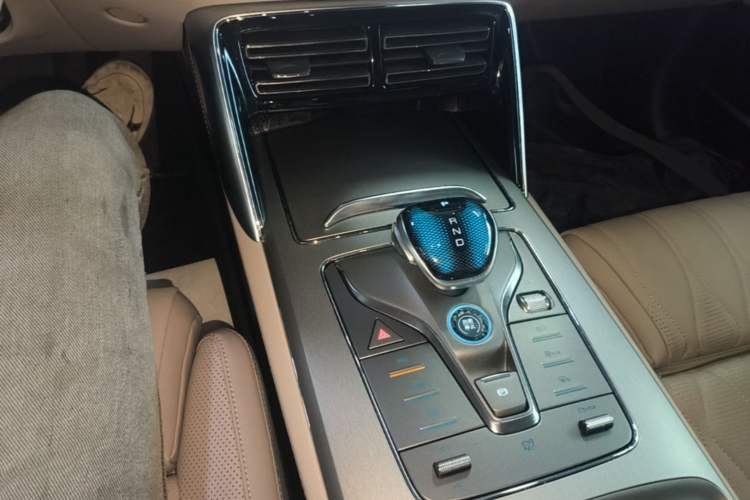 Used BYD Tang New Energy 2025 Intelligent Driving Version DM-i 115KM Flagship Edition Gear Lever