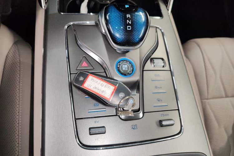Used BYD Tang New Energy 2025 Intelligent Driving Version DM-i 115KM Prestige Edition Gear Lever