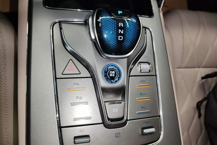 Used BYD Tang New Energy 2025 Intelligent Driving Version DM-i 115KM Prestige Edition Gear Lever