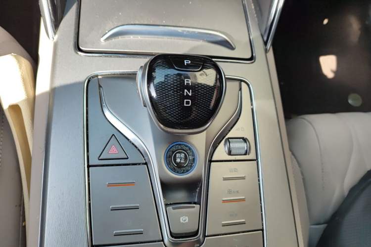 Used BYD Tang New Energy 2025 Intelligent Driving Version DM-i 115KM Prestige Edition Gear Lever