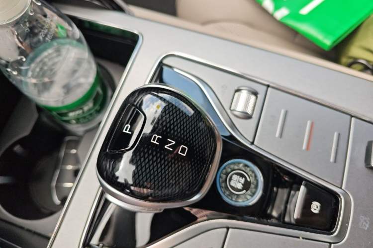Used BYD Tang New Energy 2025 Intelligent Driving Version DM-i 115KM Prestige Edition Gear Lever