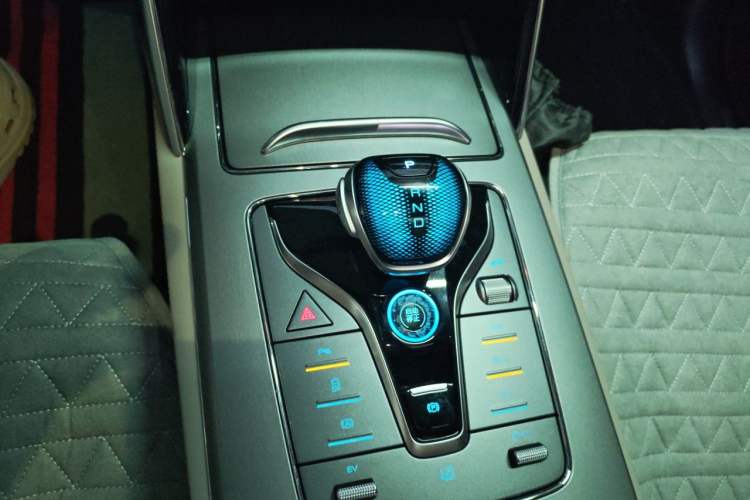 Used BYD Tang New Energy 2025 DM-i 115KM Prestige Model Gear Lever