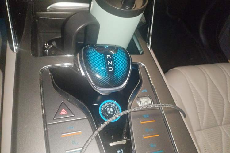 Used BYD Tang New Energy 2025 DM-i 115KM Prestige Model Gear Lever