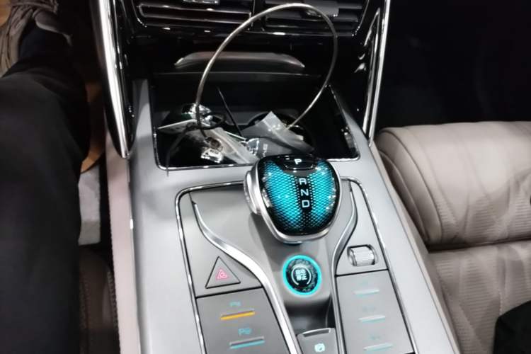 Used BYD Tang New Energy 2025 Intelligent Driving Version DM-i 115KM Flagship Edition Gear Lever