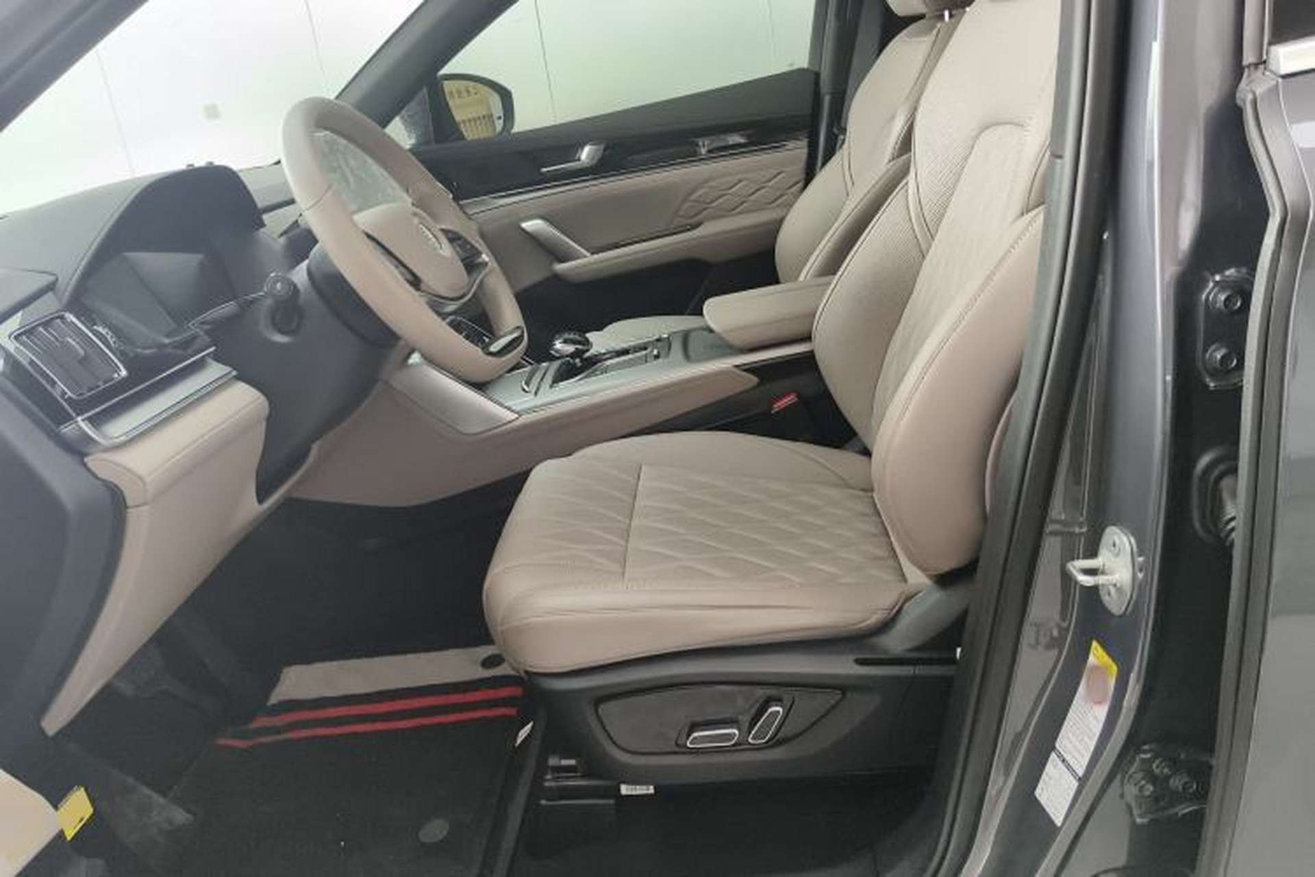 Used BYD Tang New Energy 2025 DM-i 115KM Prestige Model Left Front Seat
