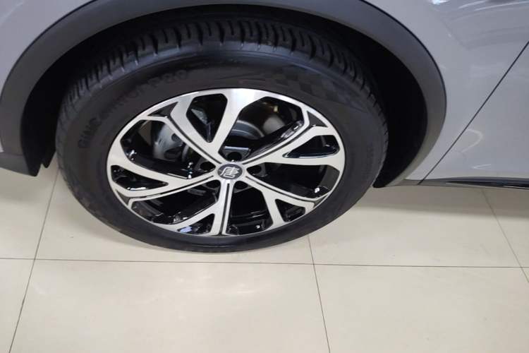 Used BYD Tang New Energy 2025 Intelligent Driving Version DM-i 115KM Flagship Edition Left Front Wheel Hub