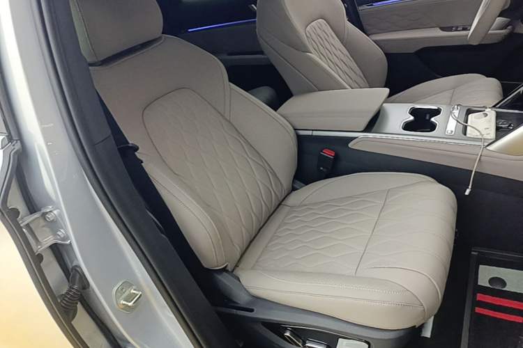 Used BYD Tang New Energy 2025 Model Smart Drive Version DM-i 175KM Deluxe Version Right Front Seat