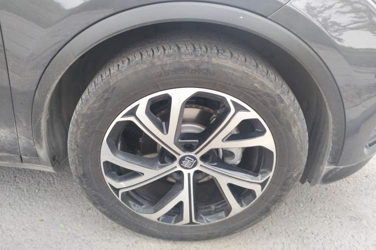 Used BYD Tang New Energy 2025 DM-i 115KM Prestige Model Right Front Wheel Hub