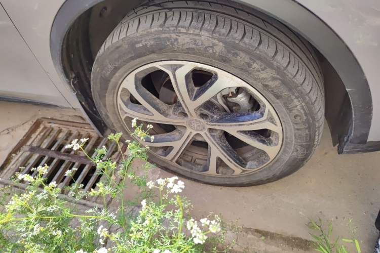 Used BYD Tang New Energy 2025 Intelligent Driving Version DM-i 115KM Prestige Edition Right Front Wheel Hub